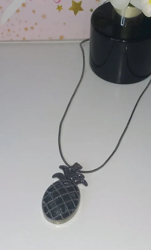 Black pineapple necklace