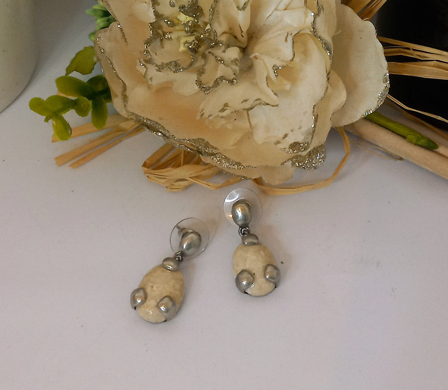 Boucle d'oreille beige