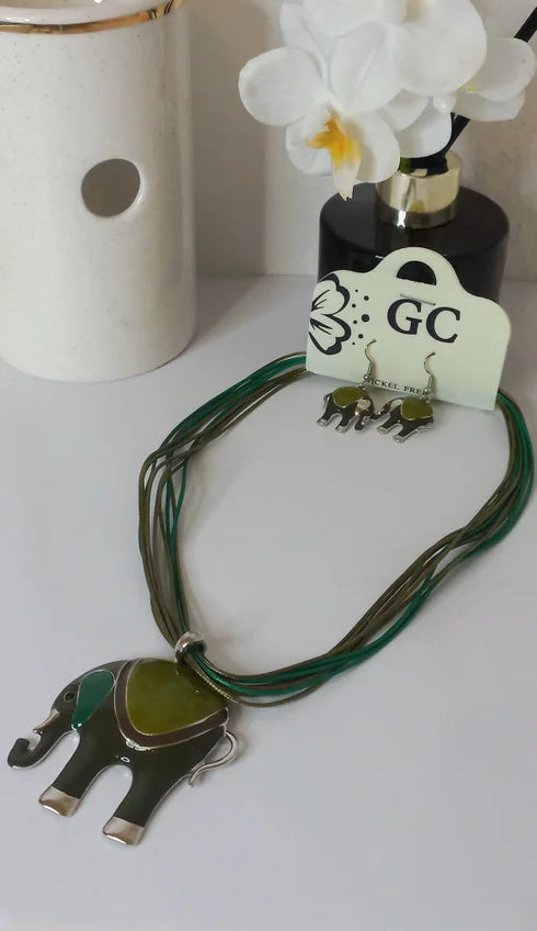 Green elephant buckle and necklace set