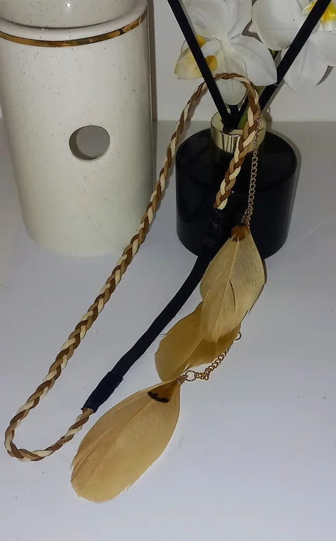 Elastic headband with beige feather