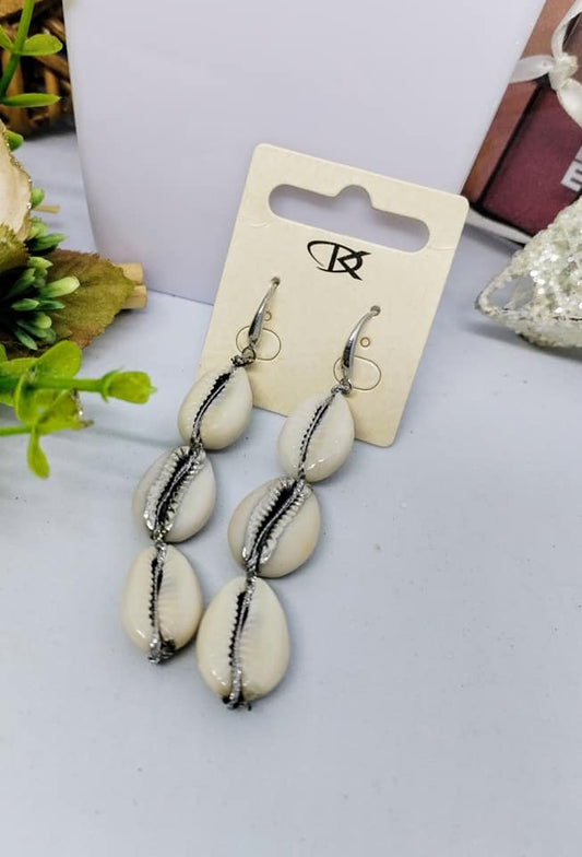 Silver shell earring