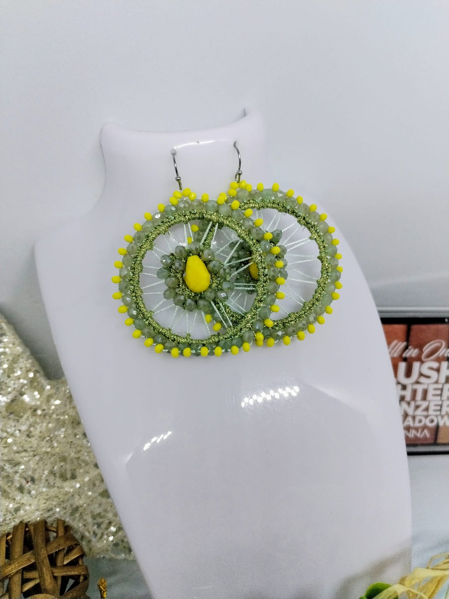 Boucle d'oreille perle jaune et verte (Fantaisie) BO22424