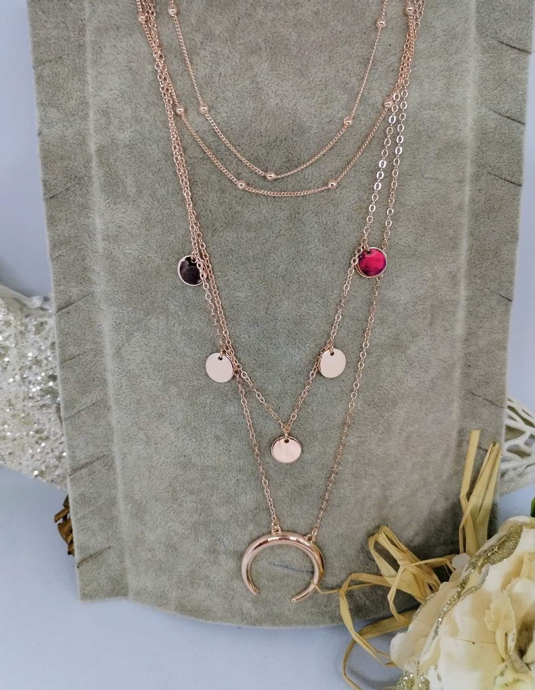 Long gold necklace (fancy)