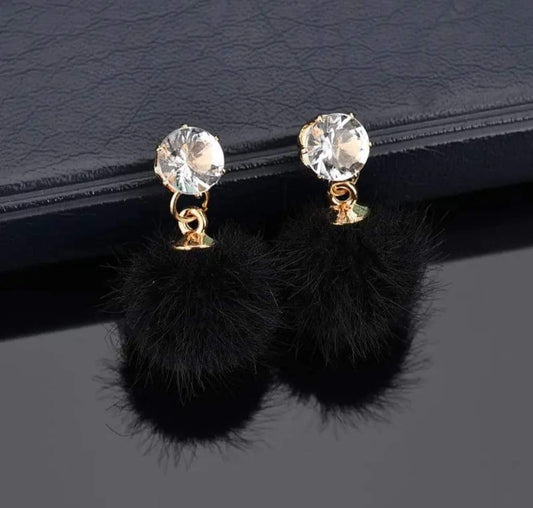 Boucle d'oreille pompon noir Fantaisie