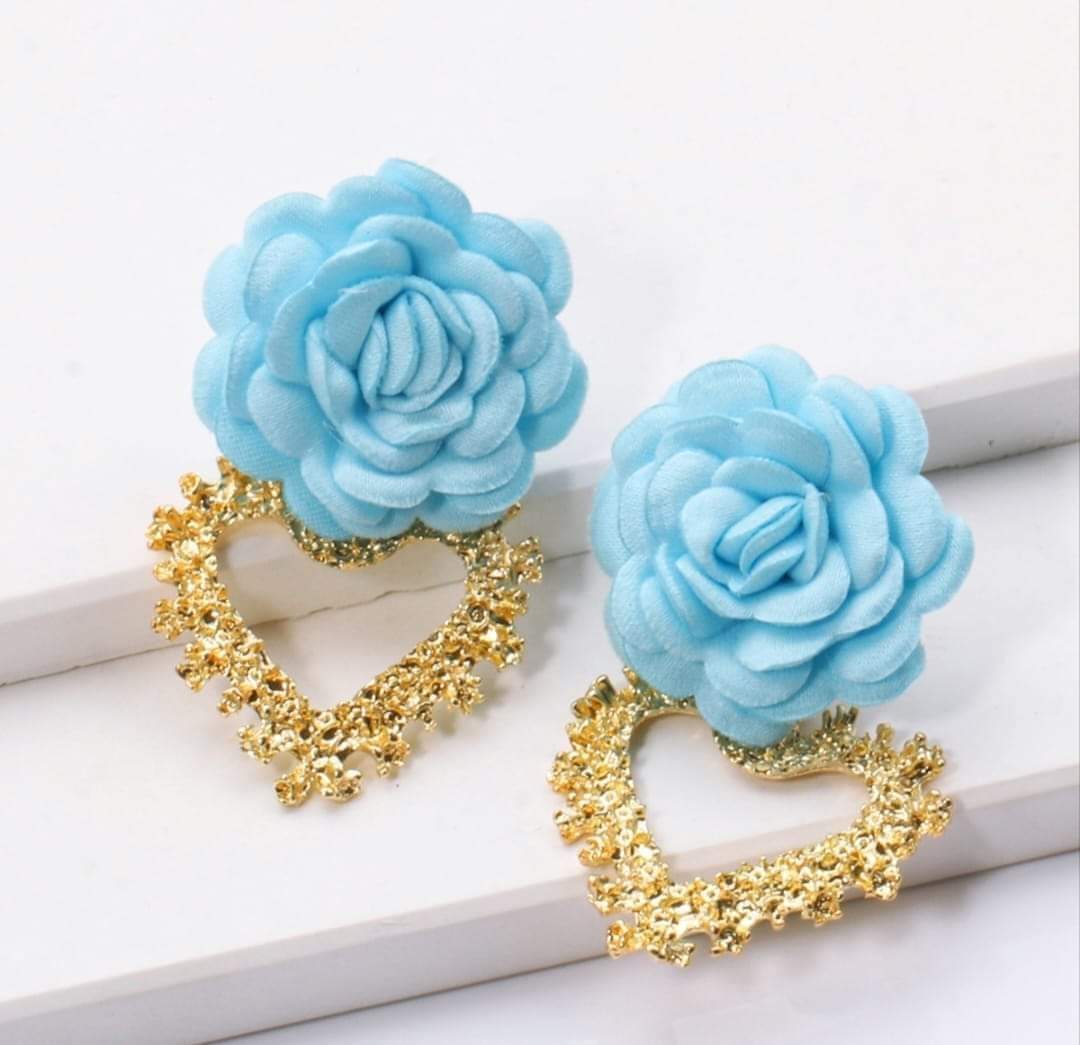 Boucle d'oreille fleur bleu (fantaisie)