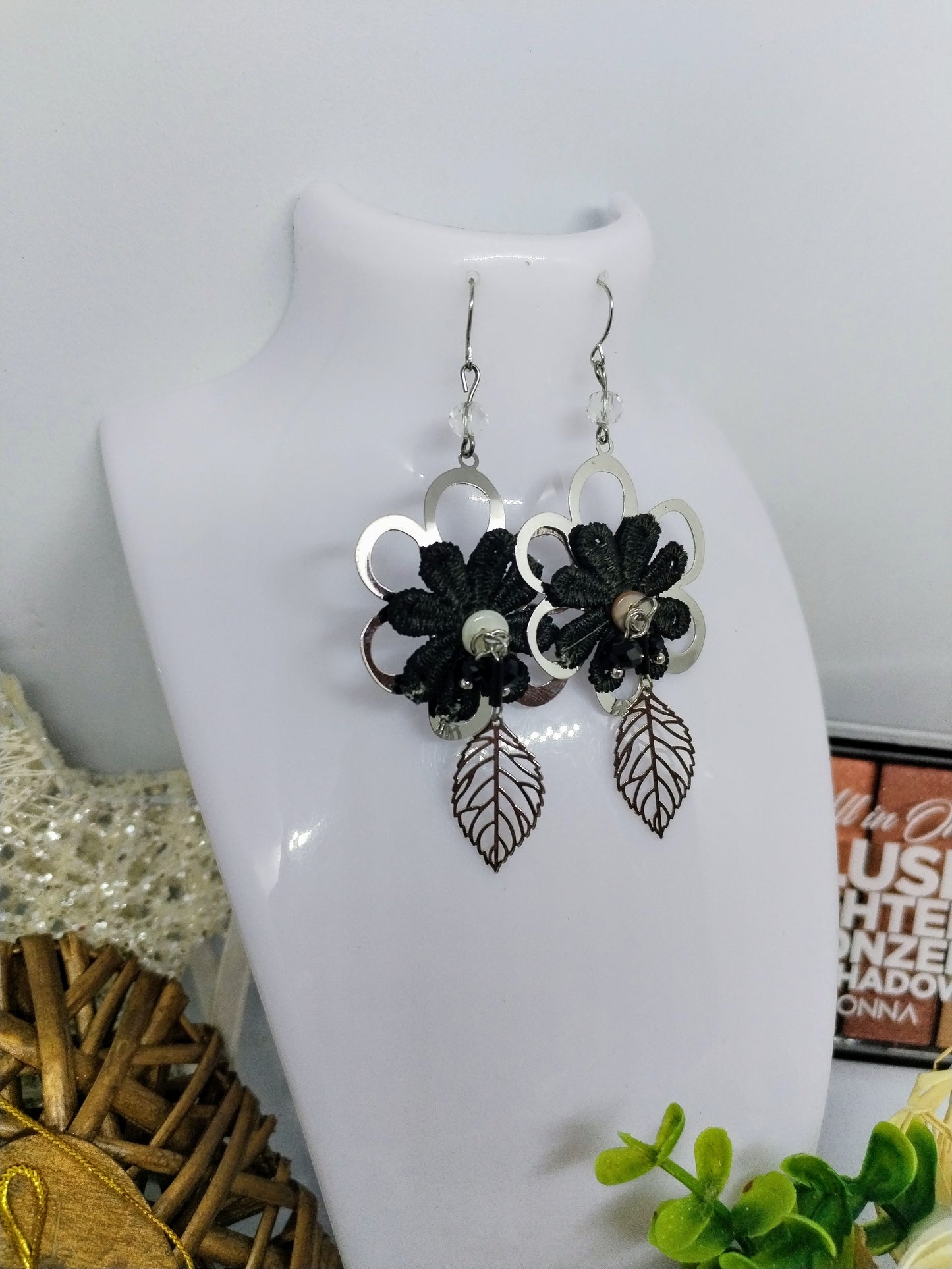 Boucle d'oreille fleur noir (Fantaisie)