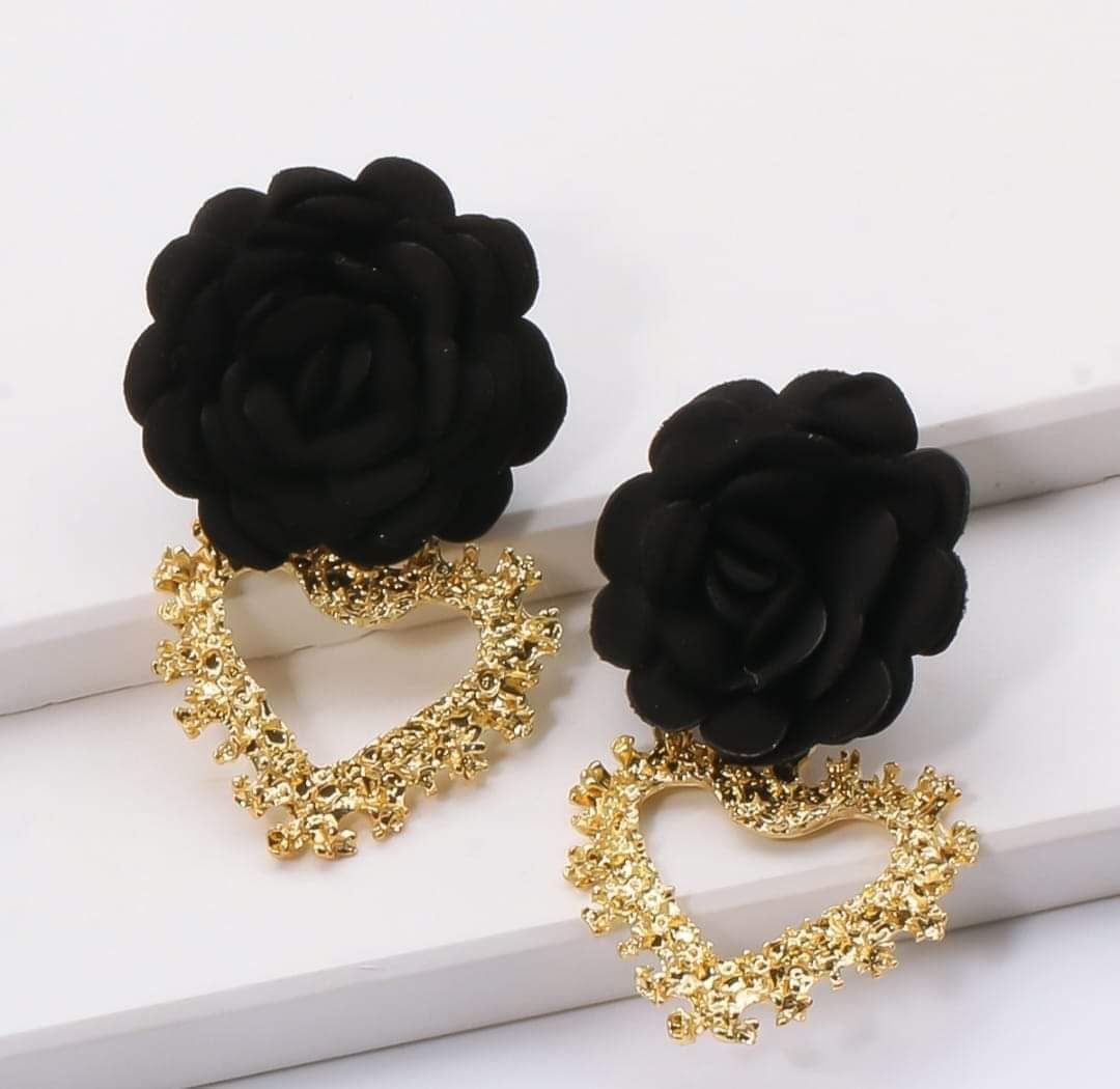 Boucle d'oreille fleur noir (fantaisie)