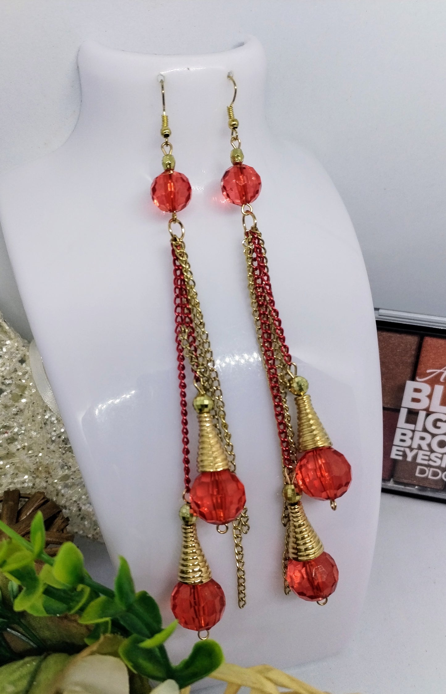 Boucle d'oreille pendante rouge (fantaisie)